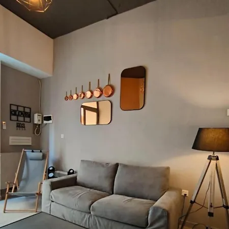 Apartment Modern-retro Chic Style By The Sea *
