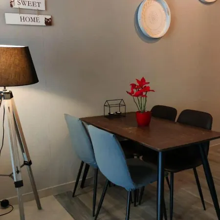 Modern-retro Chic Style By The Sea